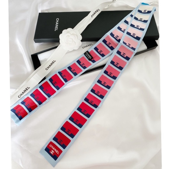 BRAND NEW Chanel Bandeau Scarf, 21K - Picture 7 of 16
